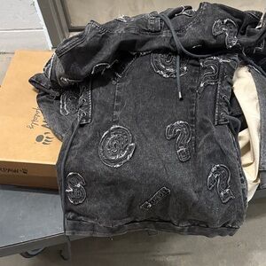 Woman’s  Black Graphic sweatshirt